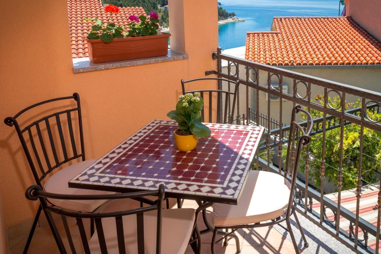 Apartments And Rooms By The Sea Brela, Makarska - 13118 Exterior foto