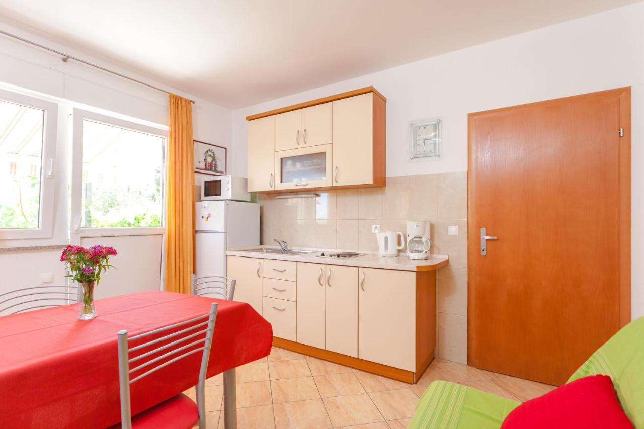 Apartments And Rooms By The Sea Brela, Makarska - 13118 Exterior foto