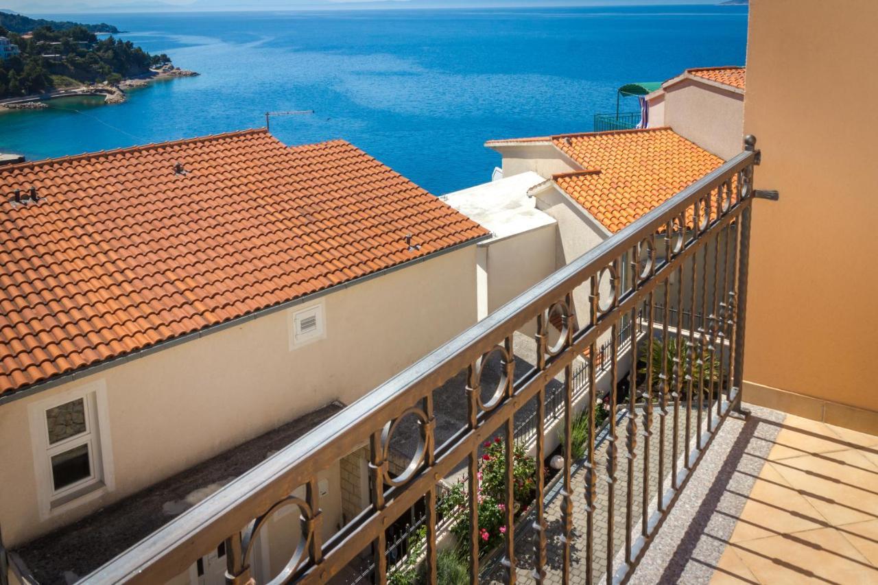 Apartments And Rooms By The Sea Brela, Makarska - 13118 Exterior foto