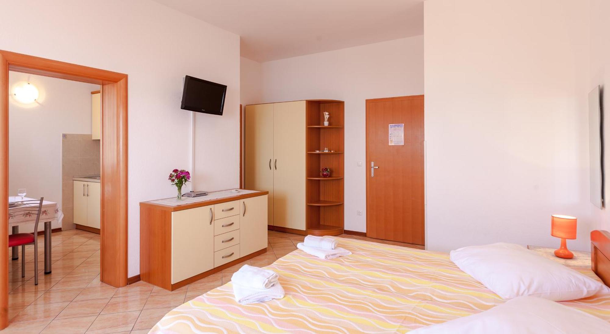 Apartments And Rooms By The Sea Brela, Makarska - 13118 Zimmer foto